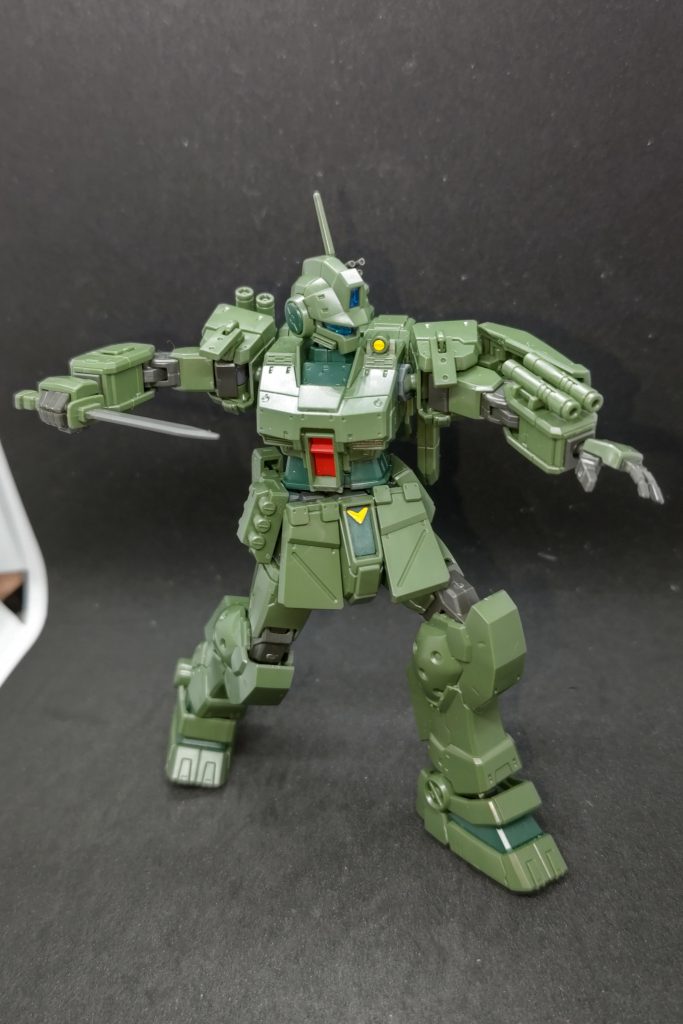 付属のナイフは刃と持ち手が別パーツで色分けされていたり。