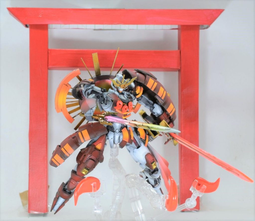 最後に持ちうる武器を展開して1枚。。モチーフとは合うかと思い、おまけとして画用紙で鳥居を作ってみましたが、作りが少し簡素すぎました。反省。 以上 ガンダムエアリアル・アマテラスの紹介でした。ご覧いただきありがとうございましたm(_ _)m