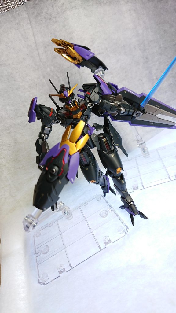 赤のラインはガンマカのロイヤルメタレッドを。細いとこなので筆塗りが大変でした(-_-;)