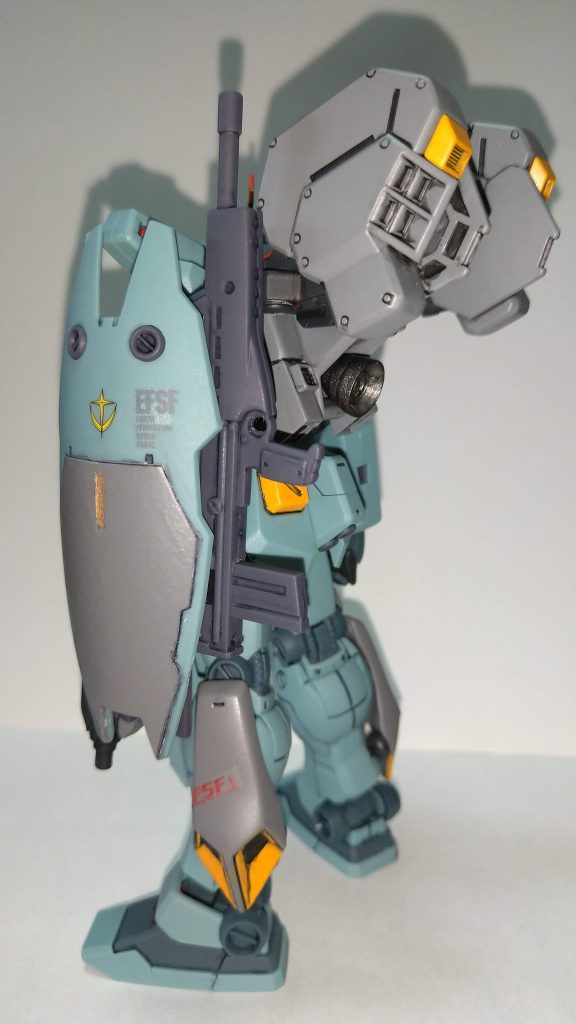 フル装備後ろ姿。