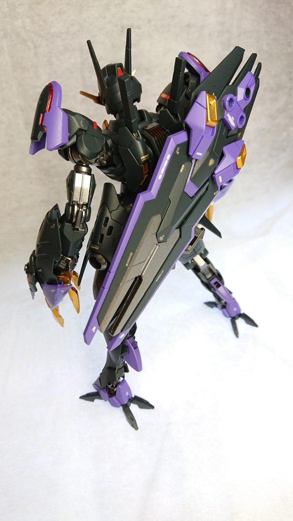 本体黒部はネイビーブルー、紫には少し白を混ぜて調色したのを塗装して艶消し仕上げ。