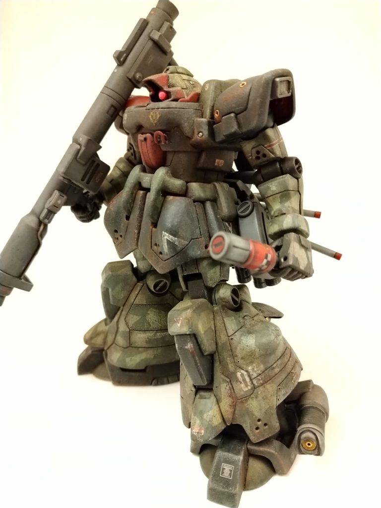 トローペンとは熱帯だそうで。　(熱帯地方にポンコツ？) (席にエアコンがないと地獄だな...)暑いわ、砂は多いわ、ジャングルの湿気で痛むわ、、、それで長年動くのかしら...？  あら？奥さん見ました？あのゴミ...ゴミじゃないわよ！トローペンよ！