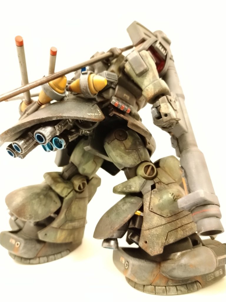 スカートをめくり上げ...推進力をあげ...浮いて移動する...一体どうやって止まるのでしょう。。。都度、樹木に衝突したり砂漠に突っ込んだり、逆噴射したり...？それは兵器ではなく鉄砲玉...やだわ奥さん見て！今日もカミナリ族がいるわよ(昭和)