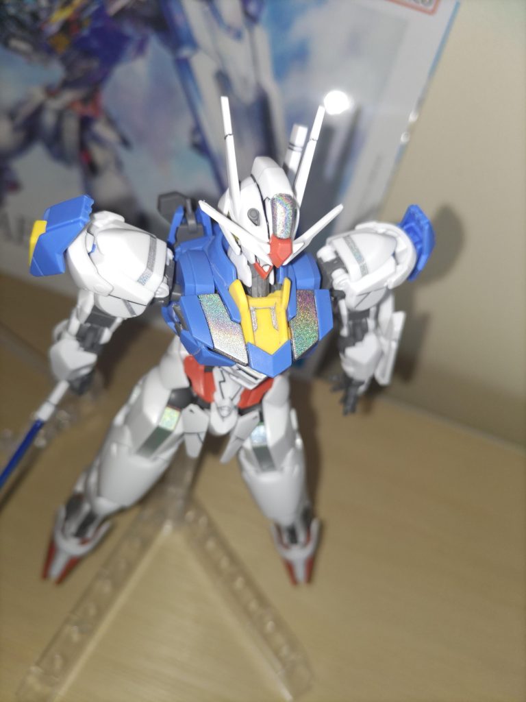 サムネでは分かりにくいですがこんな感じでホログラムです。初めてコンパウンドで磨き上げしてみましたがすごい綺麗です。肝心なホログラムの塗装が汚くなっちゃって反射しないとくすんだ銀色みたいになるのがちょっと残念。今後上手くなりたい