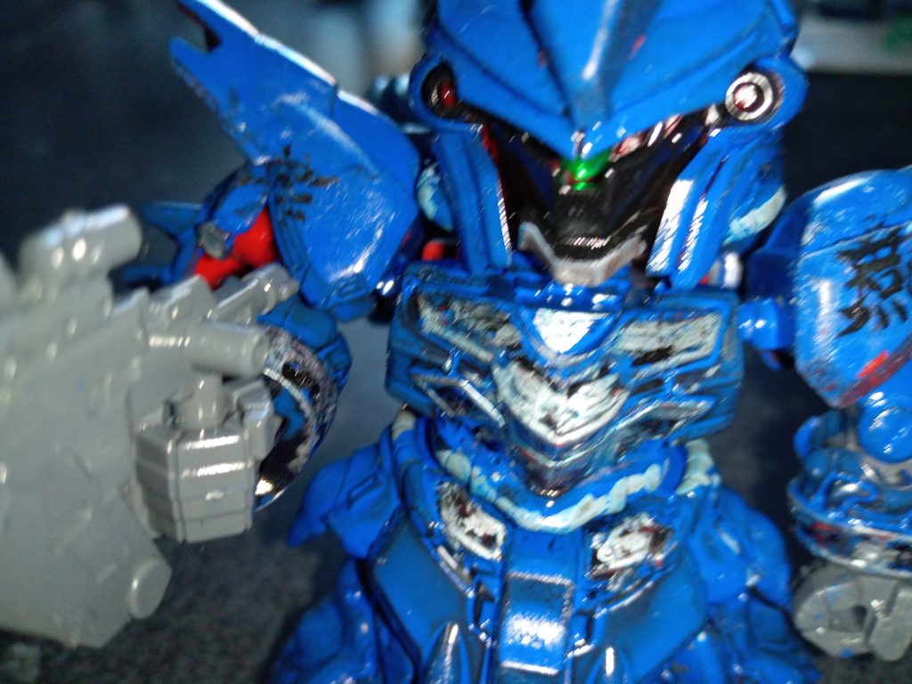 モノアイは3mmのストーンを使っています。暗いから明るくして撮影しました。