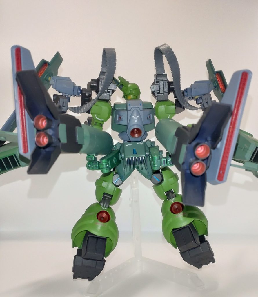 画像だと分かり難いかもしれませんが、ディランザと跳躍ユニットの各スラスターはメタリックレッドとシルバーを重ね塗りして焼けてる感じを出しています。