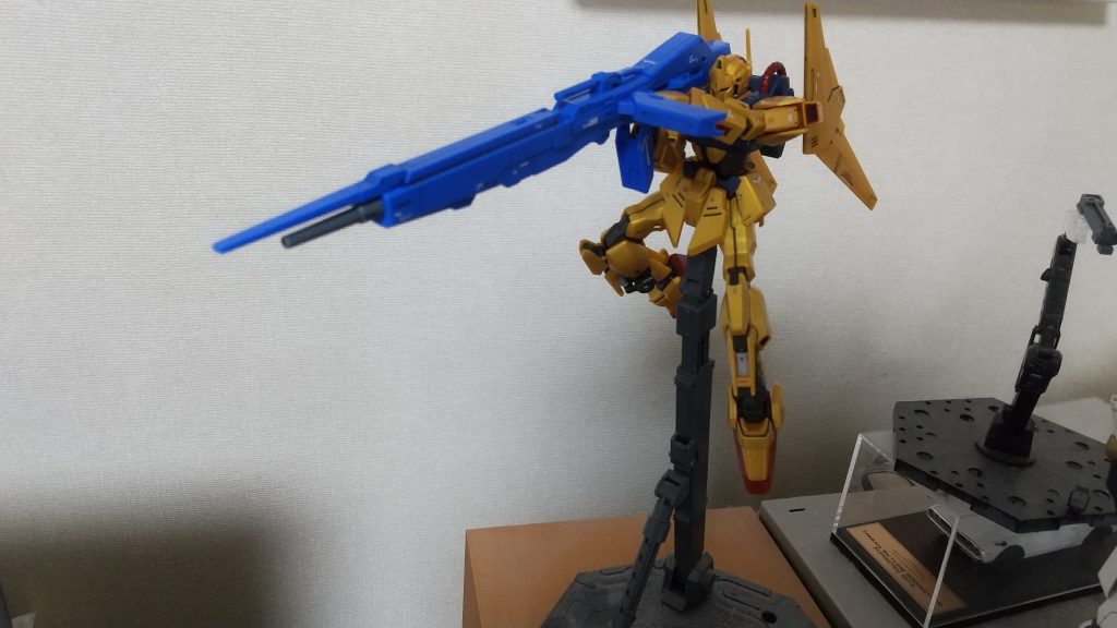 発射形態を正面からパシャリクワトロ大尉（シャア）「カミーユ、避けろ！｣