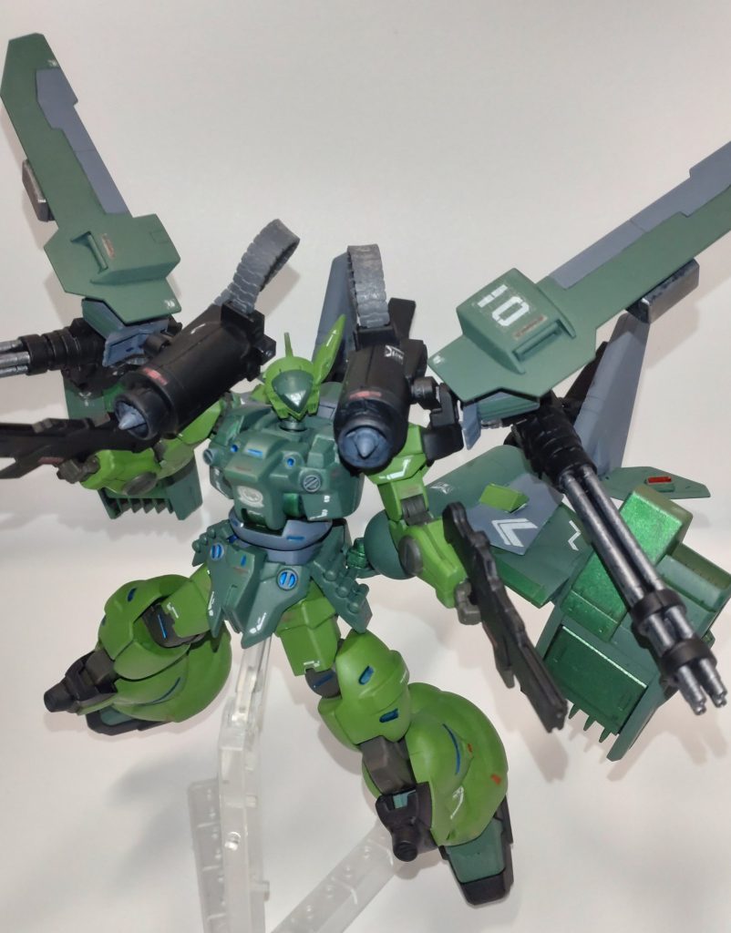 跳躍ユニットで飛んだあと、モンテーロのウイングを展開し滑空するイメージです。