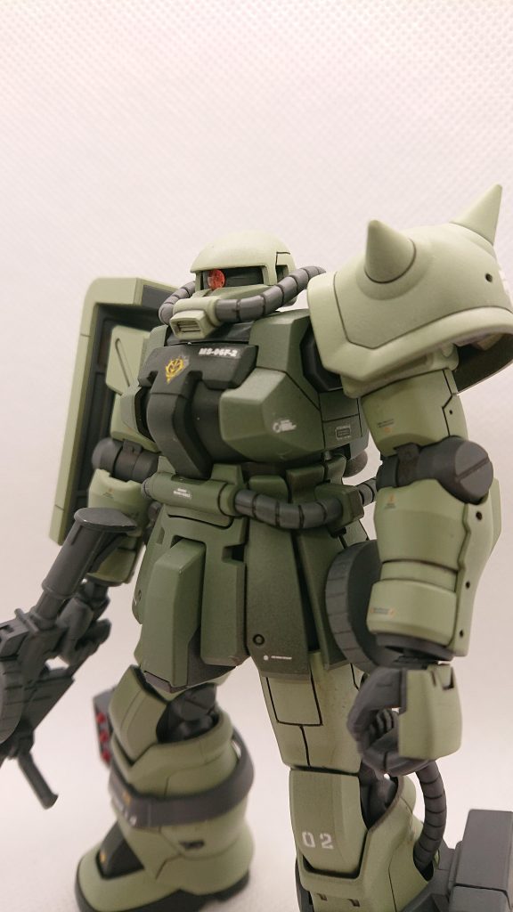 左側全面より。まだスジボリの道具も2.0mmしか持っていなかったのと、技量不足によりガタガタ、表面も毛羽だってます。(今も大して上手くなってない)