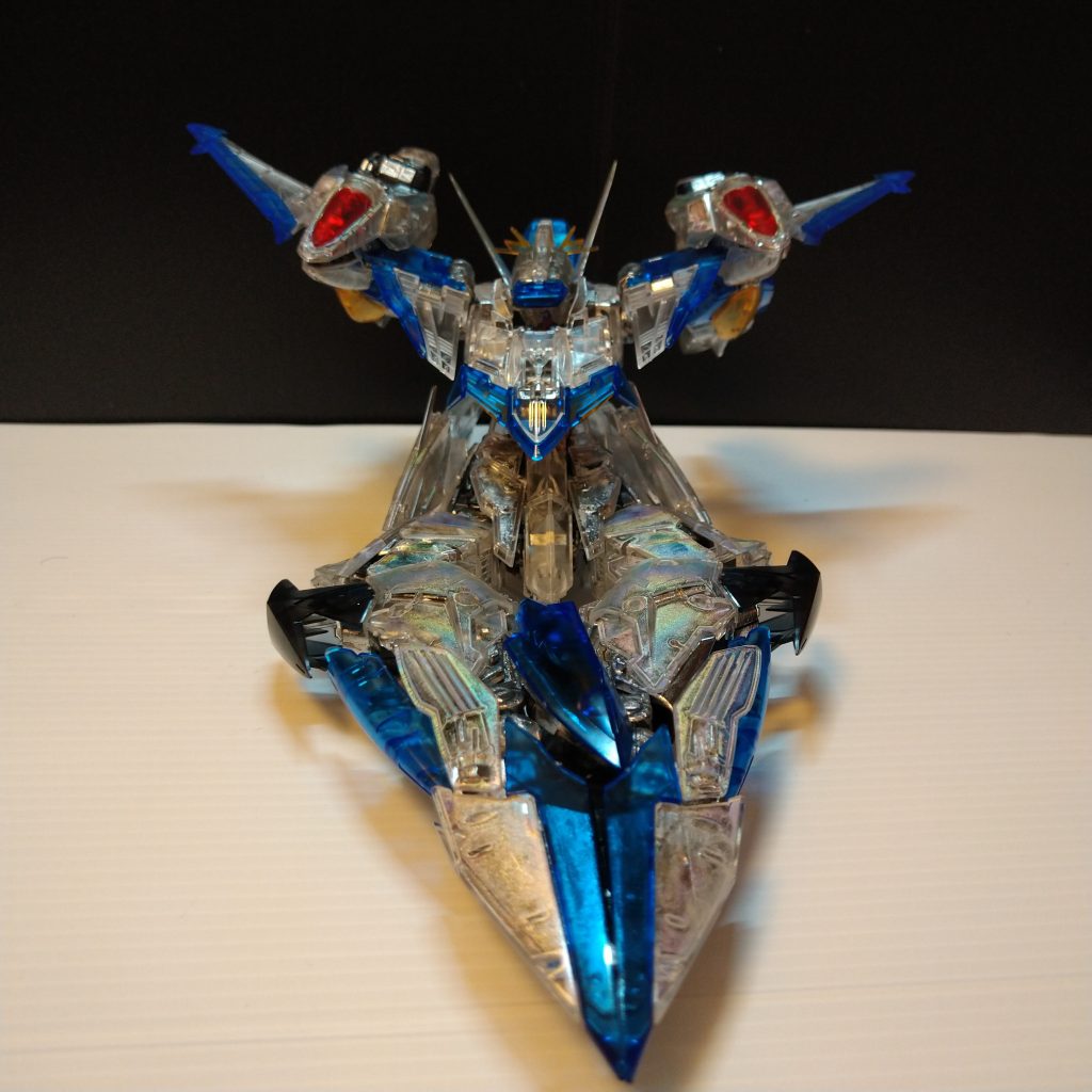 歪んでます……。大人しくMS形態で飾ります＼(^o^)／