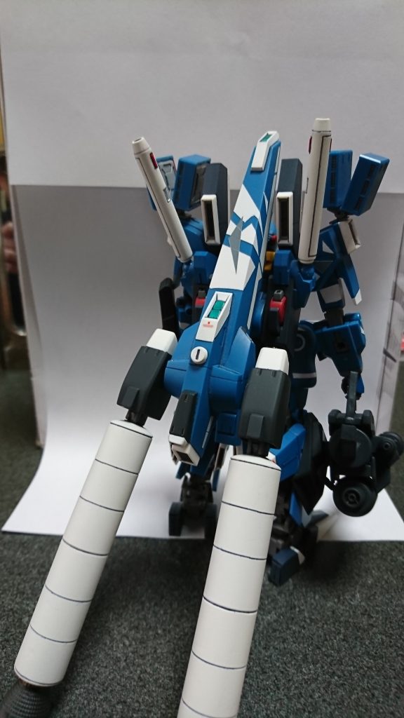 後ろ姿2。シールドブ－スタ－にGFF系のプロペラント、ビルド系のパ－ツです。