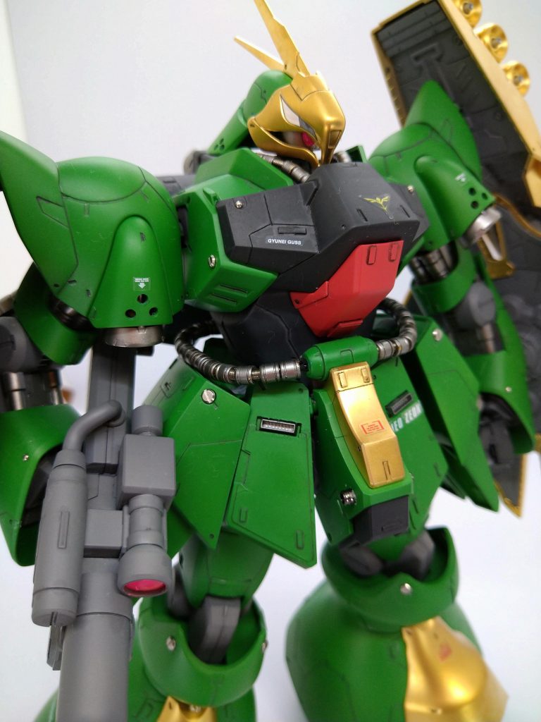 塗装は全てクレオスのラッカー塗料。緑が思いの外真緑になってしまいましたが、まあいいかとそのままで。金がなかなか良い色だったのでびっくり。最近のメタルカラーはすごいな。