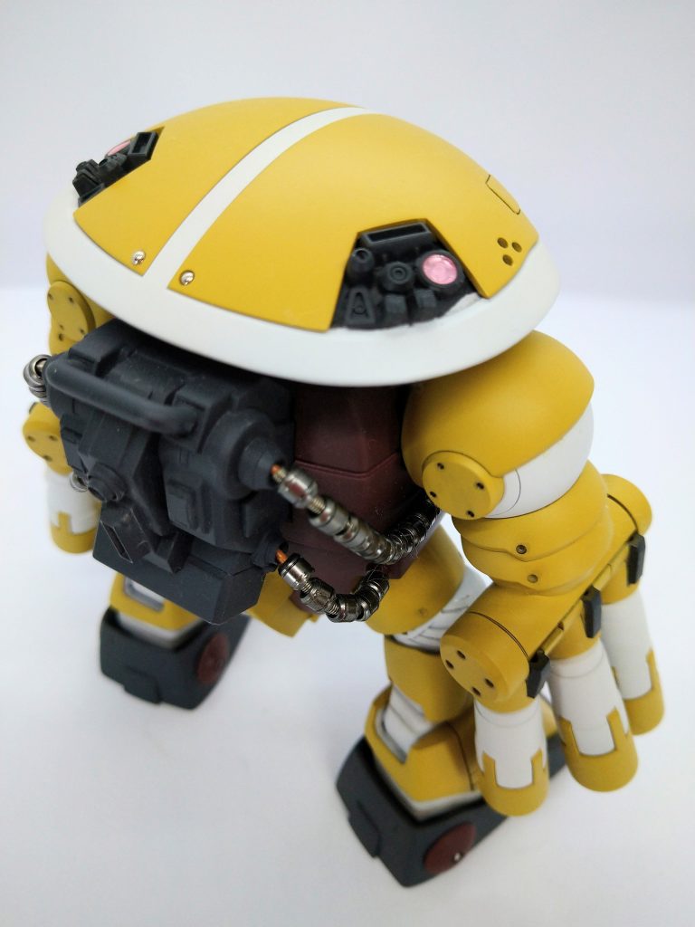 水陸両用なのに水の抵抗受けまくりの頭部。どうみてもレドームにしか見えないので、上空警戒用のカメラをつけたり、レドーム様のディテールを加えてます。