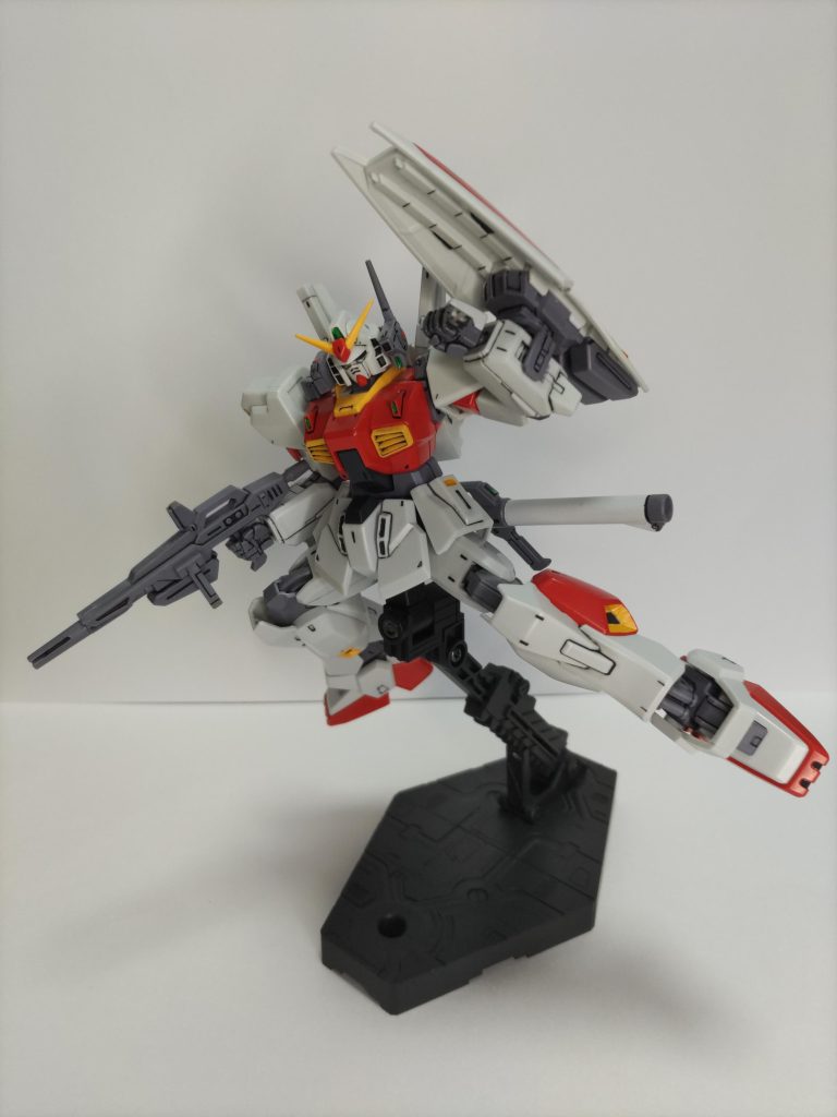 アルは大学生でしょうか?                      あの体験をして、バーニィのビデオレターを観たのなら、連邦への復讐のためテロリストに、なんてことはないでしょうが・・・                          ティターンズの暴挙に耐えかねて、連邦軍に入隊し、エゥーゴに参加。そこでクリスと再会・・・