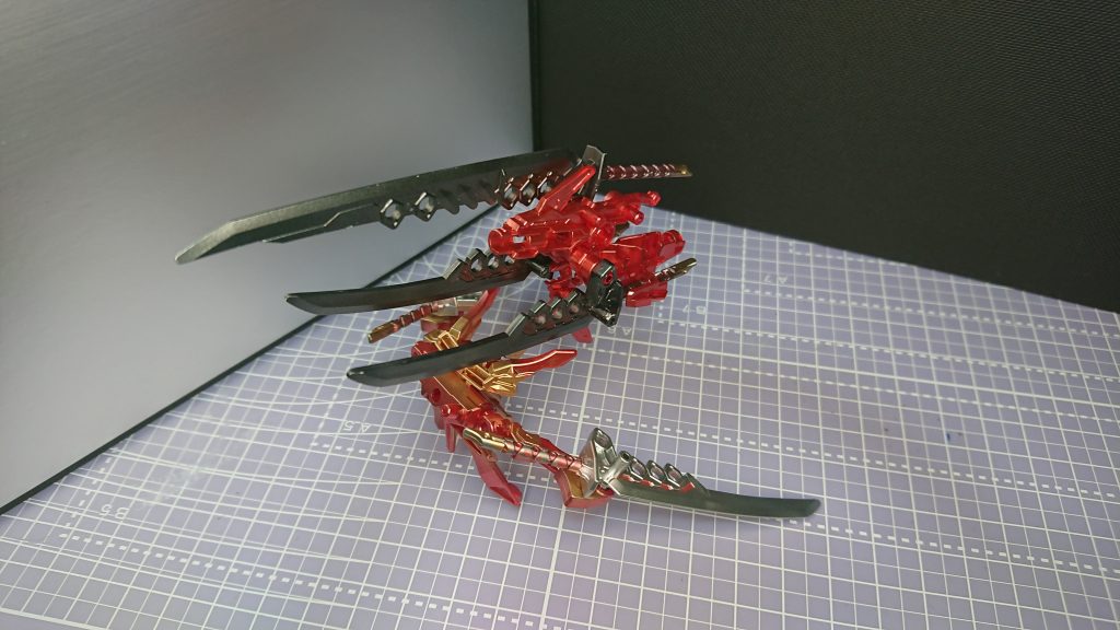 支援メカ状態。一応分離できます。こんなのが突っ込んでくるのは怖すぎる物です。アクションベース対応なので設置できますよ。