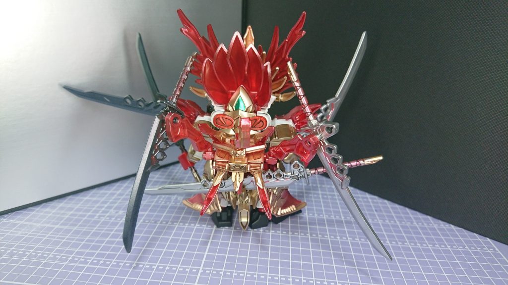 後ろからみるとほとんどDQのやいばのよろい状態です。このまま体当たりの方がダメージでかいんじゃないですかね?