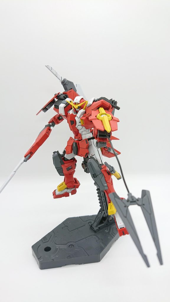 クロー射出状態。ソードカラミティのシールドをダブルオー風にジンクスのシールド・ジャンクパーツで作成しました。