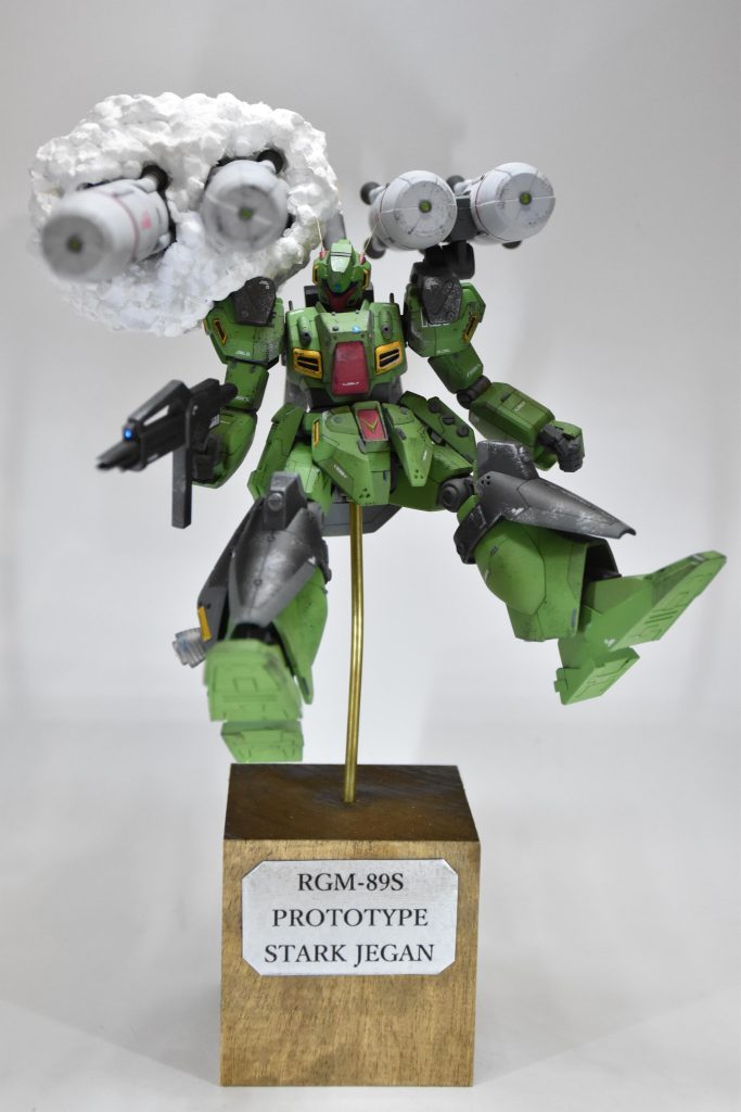 Front View台座を含めた全体フロントビューがこちら。