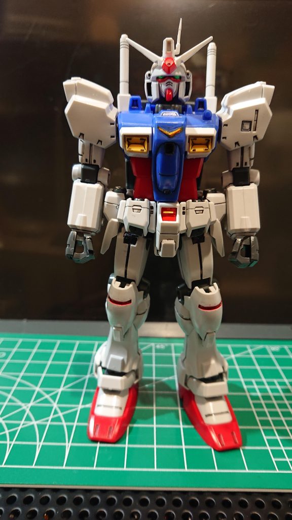 膝の部分もガンダムマーカーですが塗装してあります。