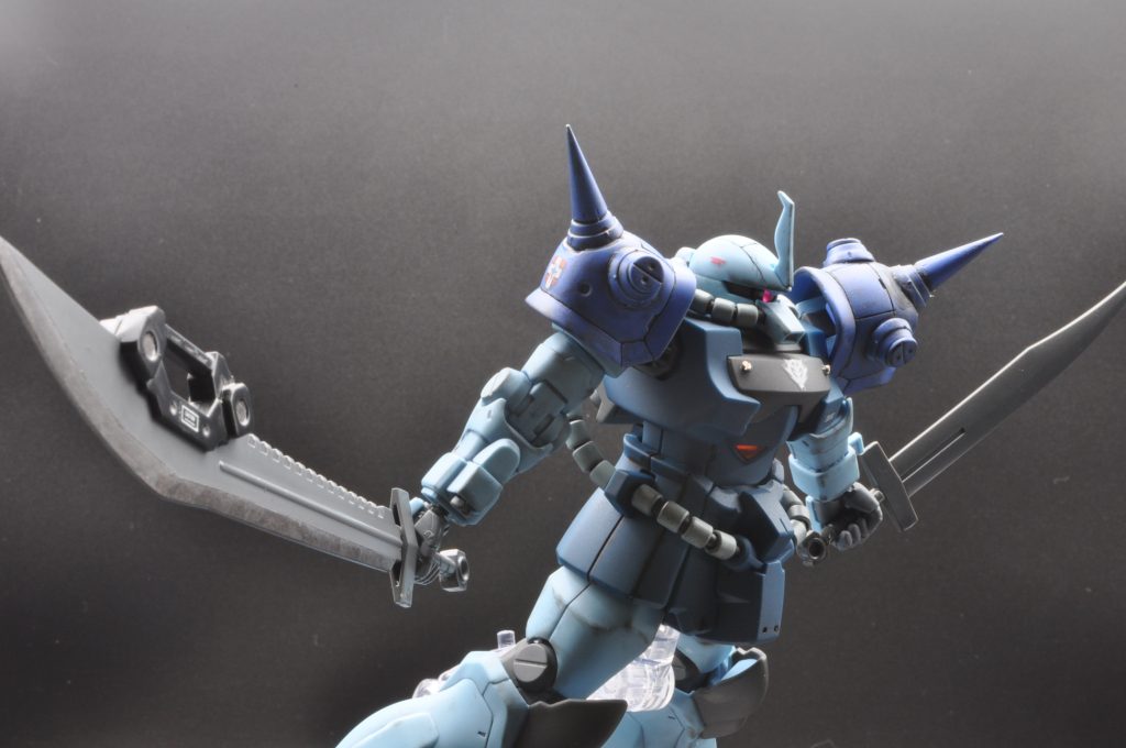 両手にヒートソードを持って近接戦闘を行う。右肩にはランバ.ラルのロゴがある。モノアイは外部パーツを使用し、モノアイレールを加工しぶち込みました。