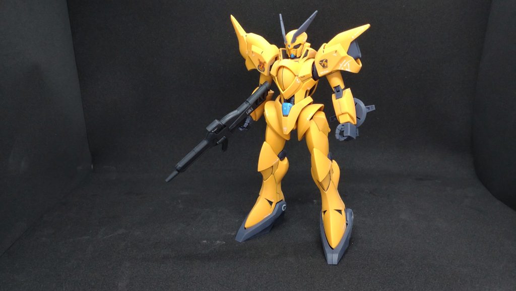 正面全身カラーリング変更は赤い部分をメタリックブルーに変更した以外ありません。肩のYJはイエロージャケットの略で、試作機なのでデカールは控えめ。センサー強化タイプという設定です。