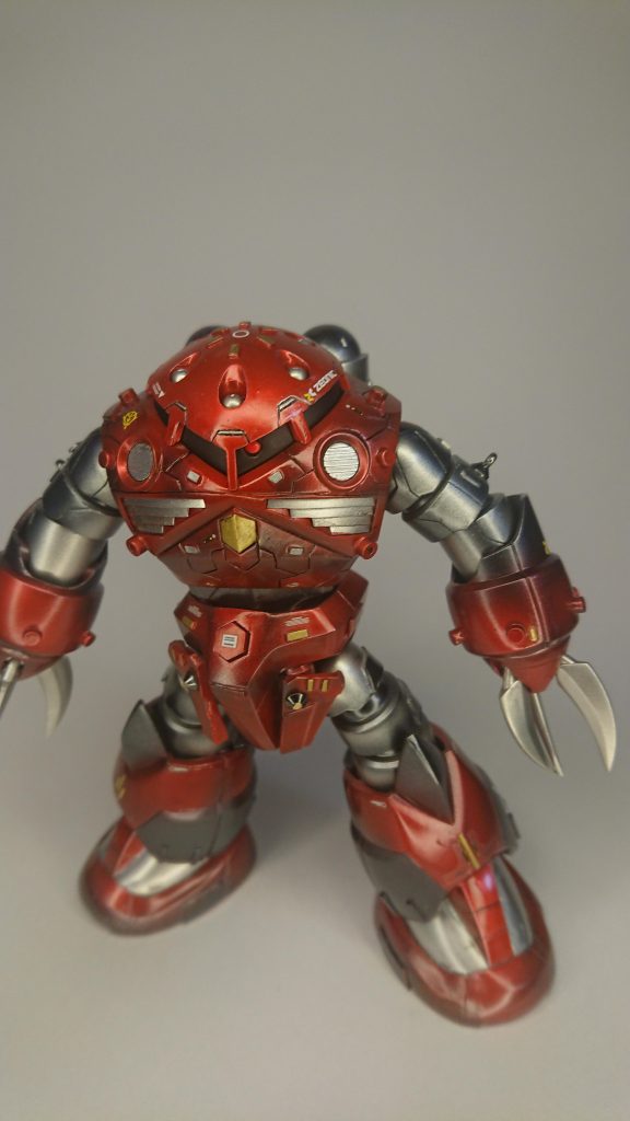 スジ彫りとディテールアップしてHGにしてはうまくできました。