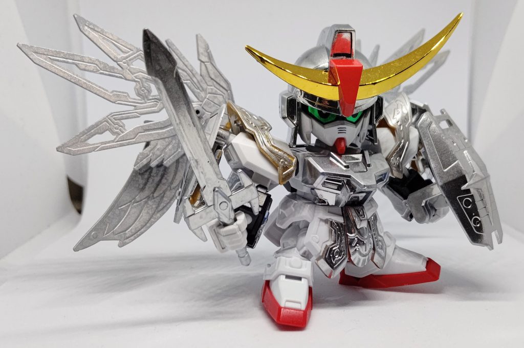 羽はガンダムマーカーの月光蝶ホロシルバーで塗装。