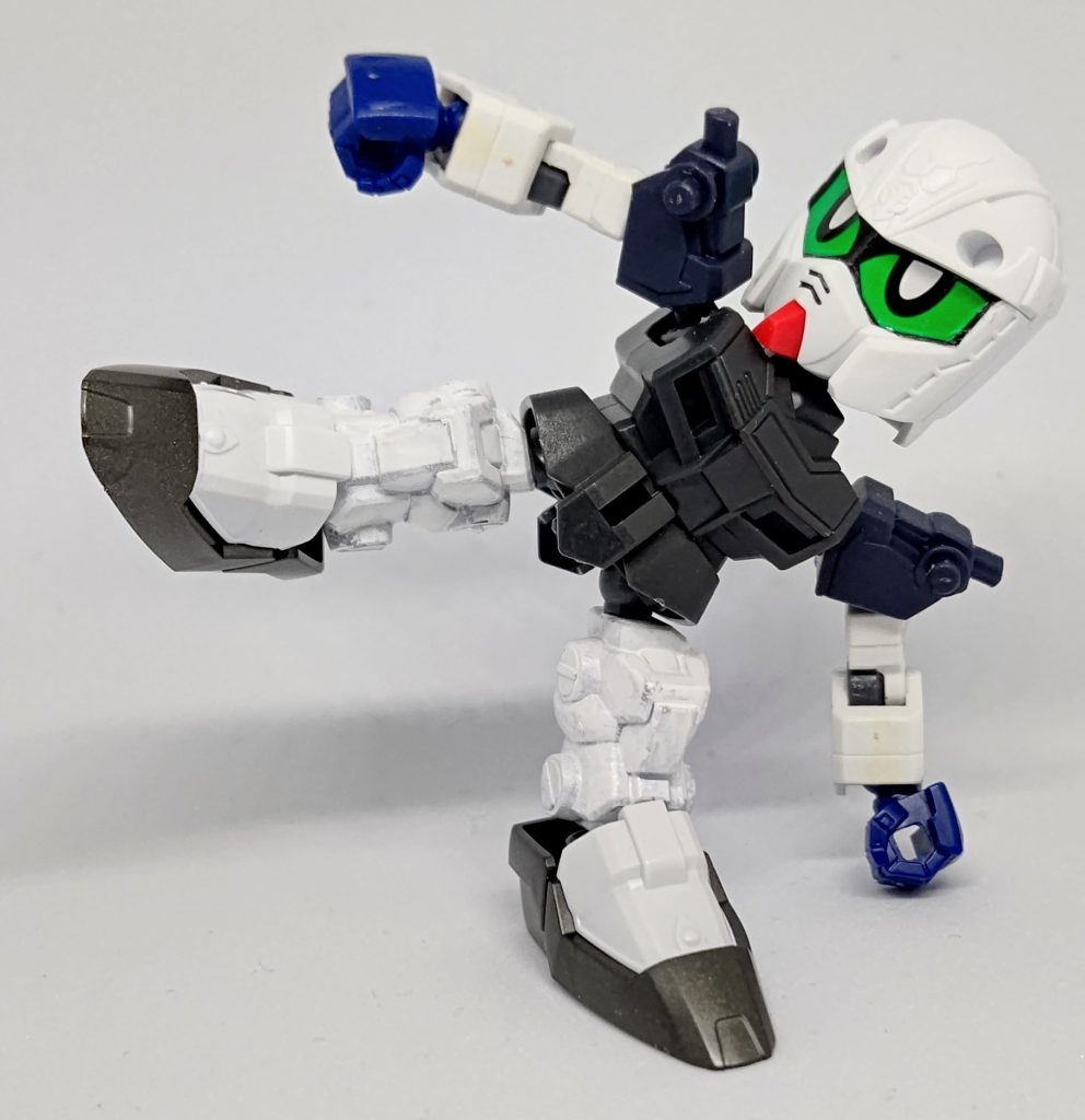 軽装態。なんとか「蹴り」が出来ます。