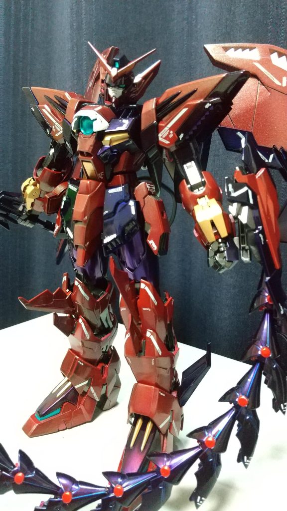 赤茶装甲は下地に緑を混ぜた白に少し黒を足して塗装。その後に赤クリア→フワッと銀をのせて→クリア緑(クリアで割ったもの)青は赤キャンディーメタリックの上に青クリアを塗装～♪青クリアの塗る具合を変えて紫に見える部分もありです！