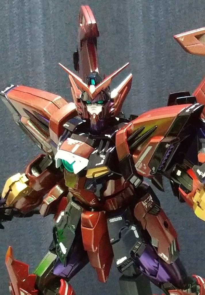 カメラ関係は銀下地に青+緑クリアで塗装。