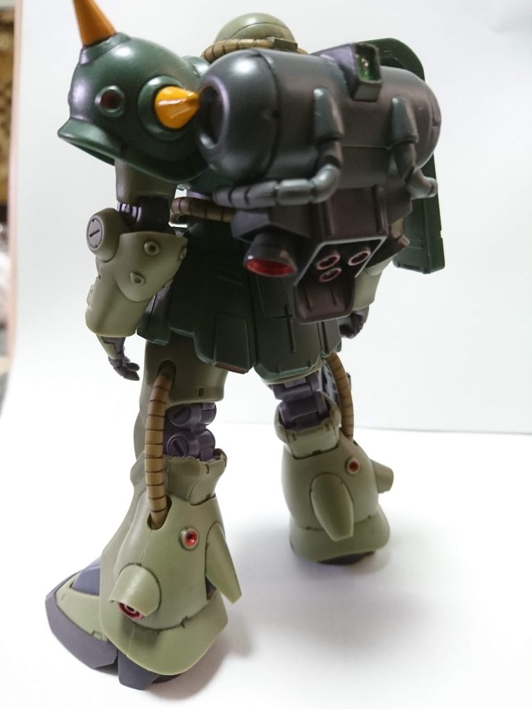 後ろ姿。バックパックはマラサイです。