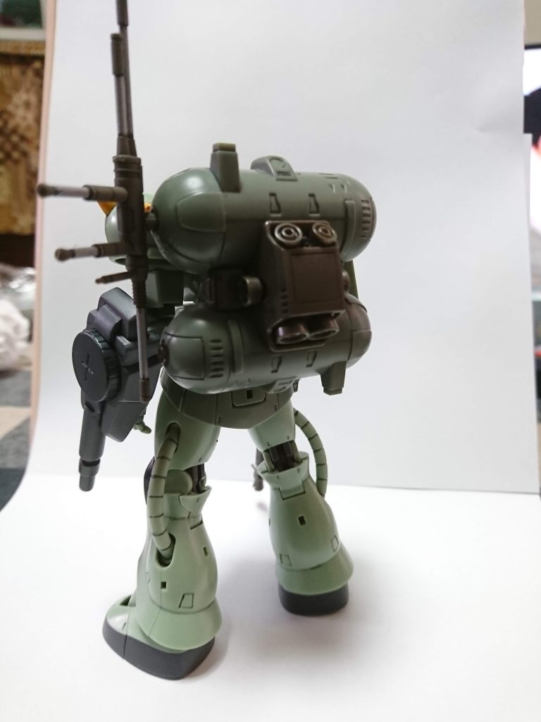 後ろ姿。バックパックはロボット魂用です。