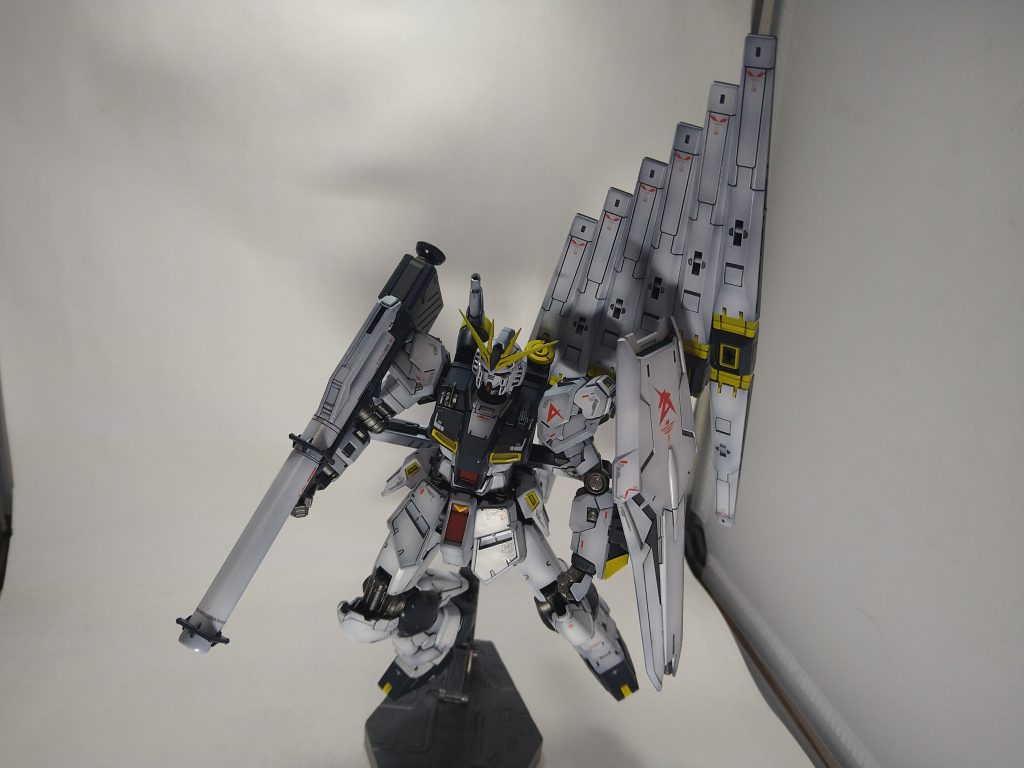 νガンダム–3枚目/制作者：Ruax