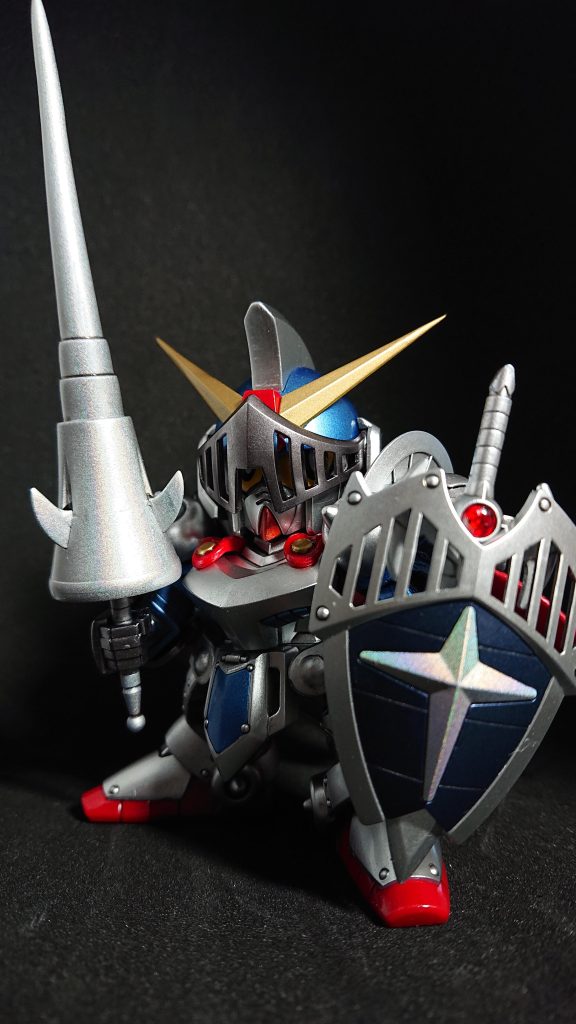 これが一番キマってるぅ!!これでやっとわかるくらいなんだが電磁ランスと盾の十字を最近話題の月光蝶ホロシルバーに塗ってみた。十字は結構わかるが電磁ランスは正直わからん(笑)