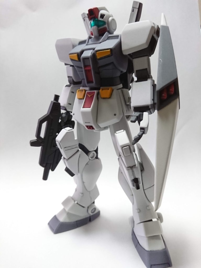 通常型、ライフルはマ－ク2をショ－トバレルに、シールドはジェガンから。フロントスカートの黄色いのは何かのジャンクです。