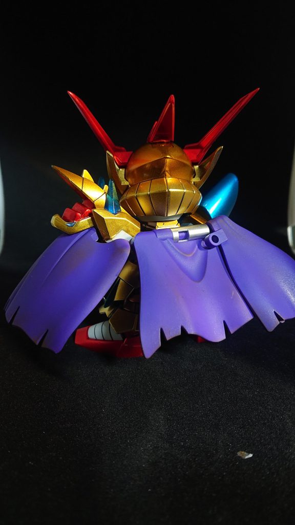 今回はマントは艶消し。後ろ姿もかっこええ(笑)