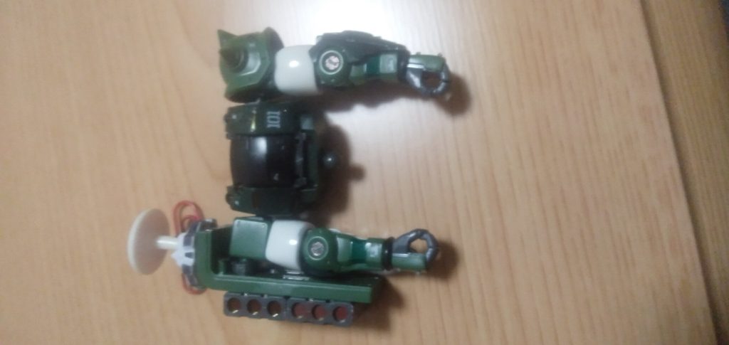 腕にホワイトカバーの取り付け。