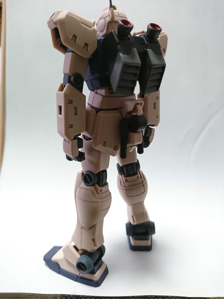 後ろ姿1スナカスのバックパックです。腰部にビームサ－ベル装備。