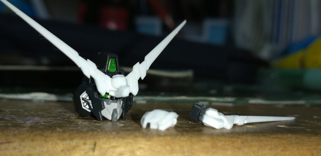 頭部はフェイスとアンテナパーツのみの差し替えで変身を再現しています。詳しい説明はyoutubeに動画を上げています。是非ご覧ください。https://youtu.be/OuLpdozurZw