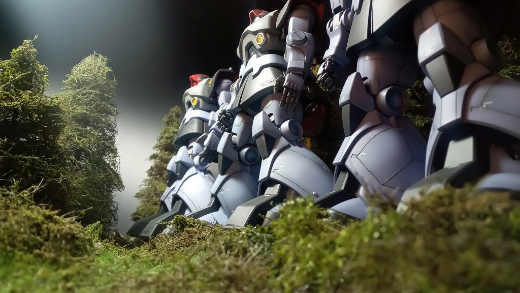 アニメで観ていた3機のドムが登場するシーンを思い出します。https://youtu.be/PQgS-_YaCD8