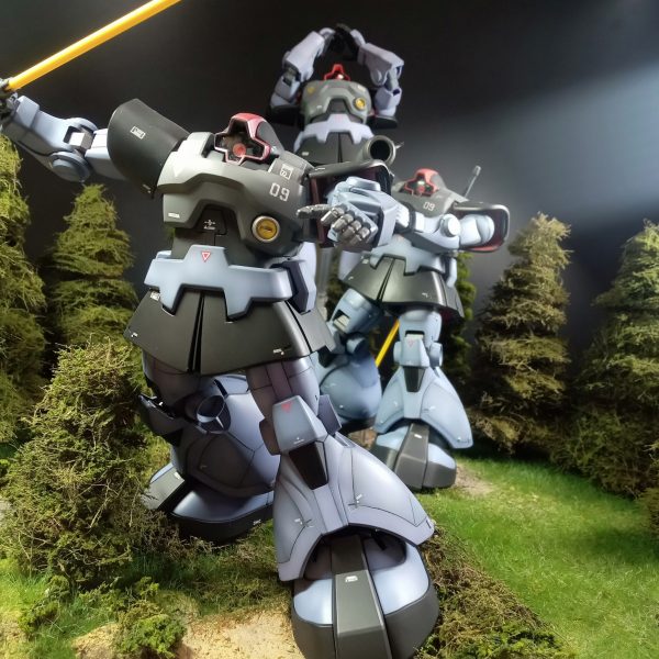 MG トリプルドム （黒い三連星ジオラマ）｜GREENCARさんのガンプラ作品 