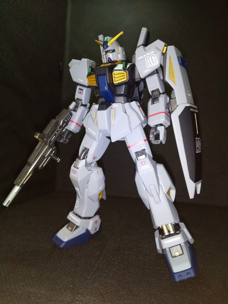 デカール貼りが苦手なので苦労しました😩HGなので数はそんなにないのですけど…。デカール貼りが好きになりたい!!