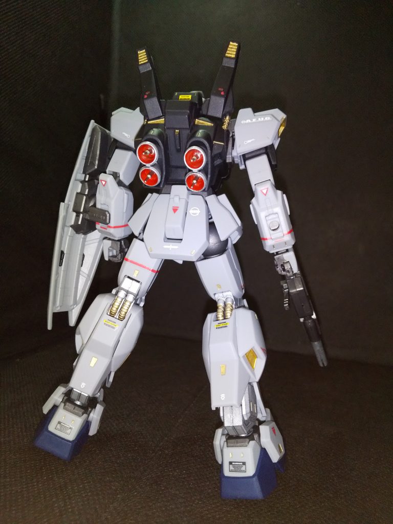 最近ゴールド塗料にハマっていまして、差し色にゴールドを使うのがカッコいいと思っています。