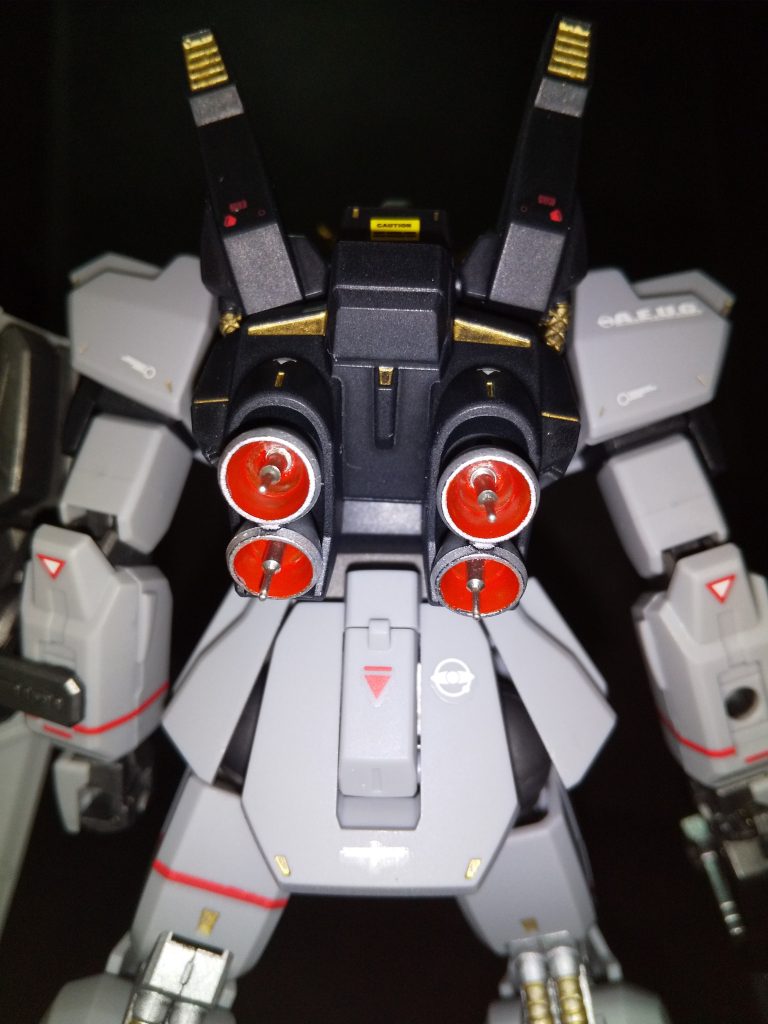 最近バーニアにひと手間加えるのが自分の中で流行っています😁師匠に教えてもらった赤色に塗装とメタルパーツを付けるのがハマっています。メタルパーツは接着するまで時間がかかるのと指に刺さるし、たまに紛失するのがストレスです…😣自分の中では1番気に入っているワンショットです…(笑)最後まで見て下さり、ありがとう御座います。皆様にも素敵なガンプラライフでありますように。