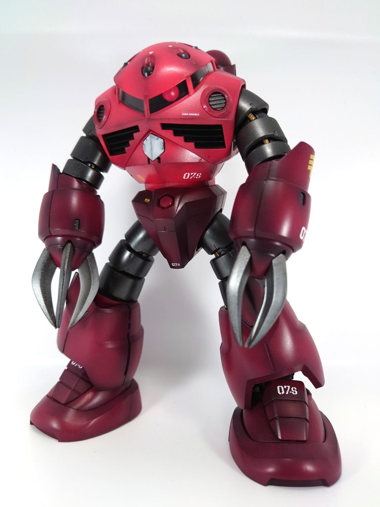 いつも通り好みのグラデーション塗装です。赤系の色は立ち上げ塗装が発色しにくく難しい為、今回はシャドウ吹きで陰影を付けました🙂