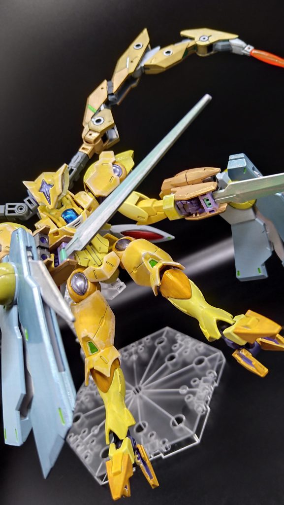 所々にガンマカの月光蝶ホロシルバーを筆塗りしてみましたが、分かりにくいですね。