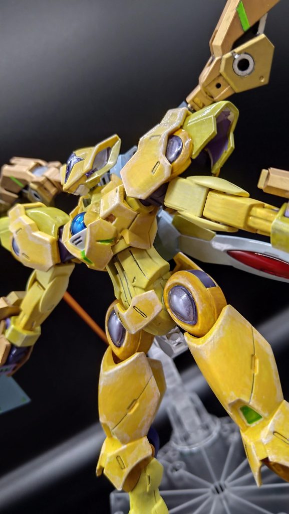 機体はアクリジョン筆塗り、オプションパーツはガンマカ筆塗りです。