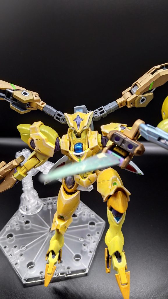 月の光をイメージしたのですが、何だか蜂っぽくも見える気が……😅