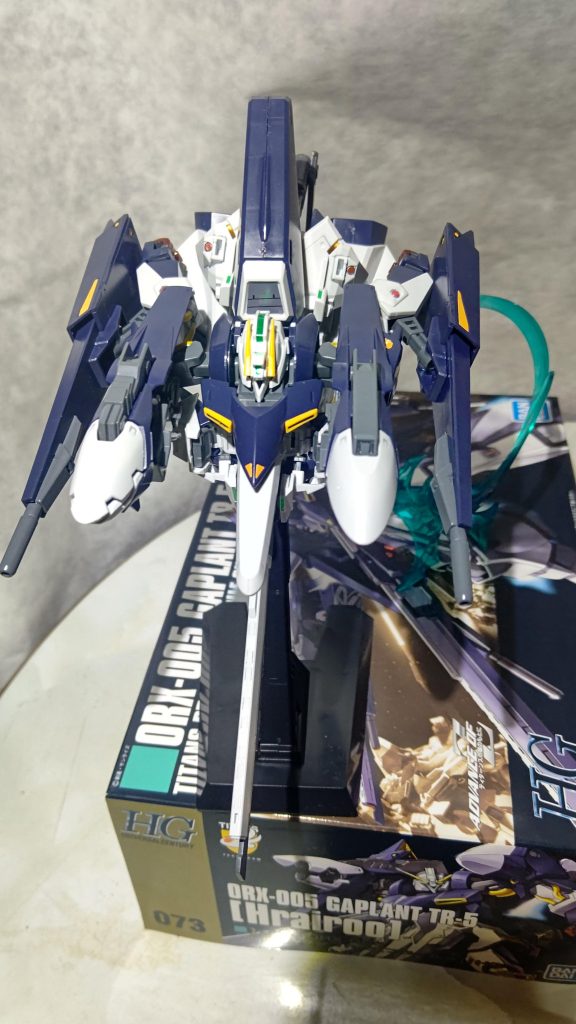 ブレードアンテナを取り替え、ショルダーユニットの取り付け位置ずらすだけでMA形態に変形可能なギミックはよくできていると思いました。