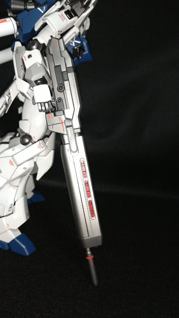 UG05とスーパーステンレスのツートンカラーにして、アクセントにクリアルージュを使ってみました。ライフル側の保持用ブラケットが最後に折れてしまい、少しグラグラです。